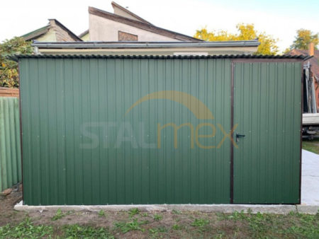 Zahradný domček 4×2×2,10 – chromová zelená BTX 6020 MAT, spád od dverí dozadu, jednokrídlové dvere