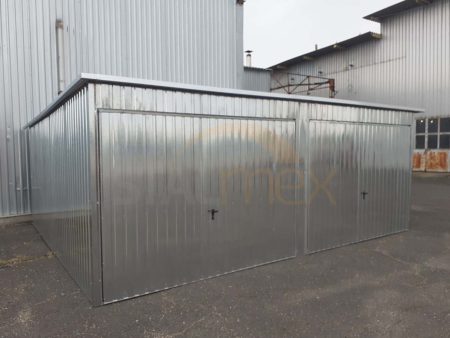 Plechová garáž 6×5×2,3 - spád od brány dozadu, výklopná brána