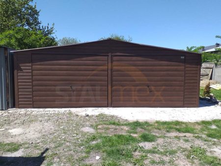 Plechová garáž 7x6x2,6 – orech (imitácia dreva), sedlová strecha, výklopná brána