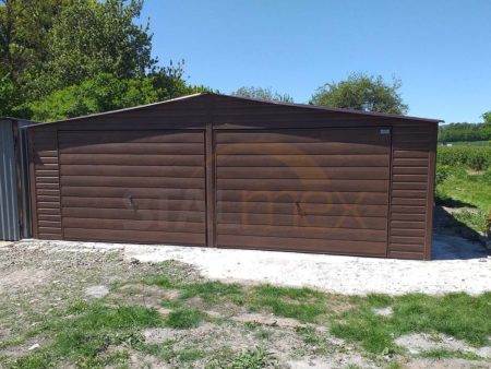 Plechová garáž 7x6x2,6 – orech (imitácia dreva), sedlová strecha, výklopná brána