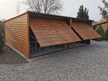 Plechová garáž  6×5×2,1 – zlatý dub (imitácia dreva), spád od brány dozadu, výklopná brána
