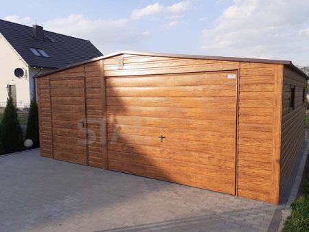 Plechová garáž 6x6x2,5 - zlatý dub (imitácia dreva), sedlová strecha, výklopná brána, 2x okno PVC, dvere