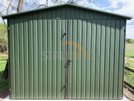 Plechová garáž 3×5×2,5 - chromová zelená BTX 6020 MAT, sedlová strecha, dvojkrídlová brána