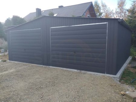 Plechová garáž 7×5×2,6 - antracitová šedá BTX 7016 MAT, sedlová strecha, výklopná brána
