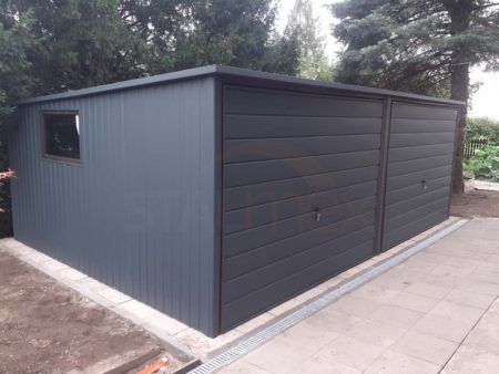 Plechová garáž 6×4×2,1 - antracitová šedá BTX 7016 MAT, spád od brány dozadu, výklopná brána