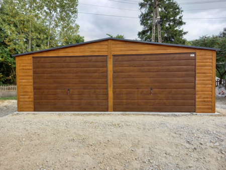 Plechová garáž 7×6×2,6 - zlatý dub (imitácia dreva), sedlová strecha