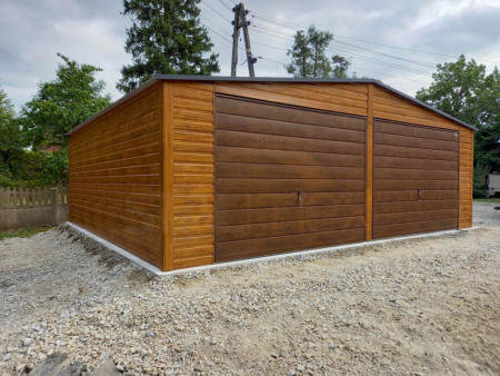 Plechová garáž 7×6×2,6 - zlatý dub (imitácia dreva), sedlová strecha
